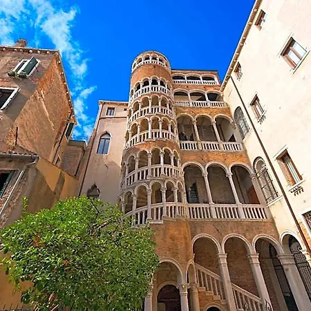 Grand Canal Hotel